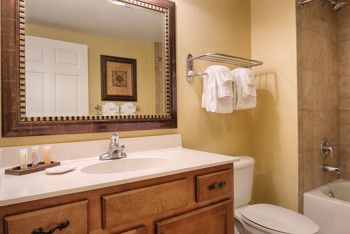 bathroom-club-wyndham-1-2.jpg