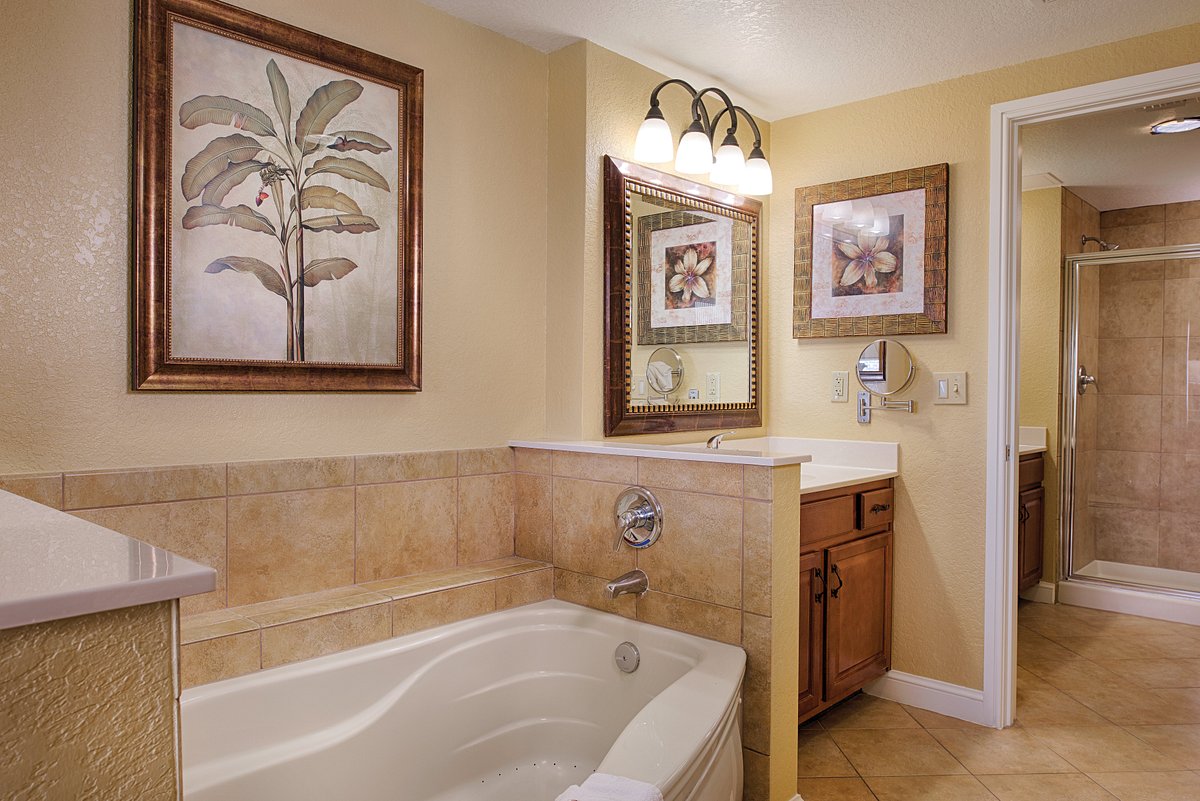 bathroom-club-wyndham-2-1-2.jpg